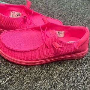 Hey Dude womens shoes wore 1 time out door back in